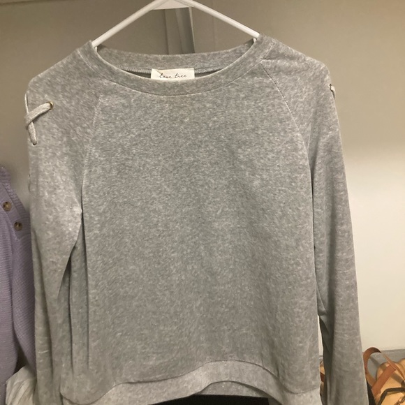 Grey crewneck top with crossover sleeve design - Picture 3 of 3